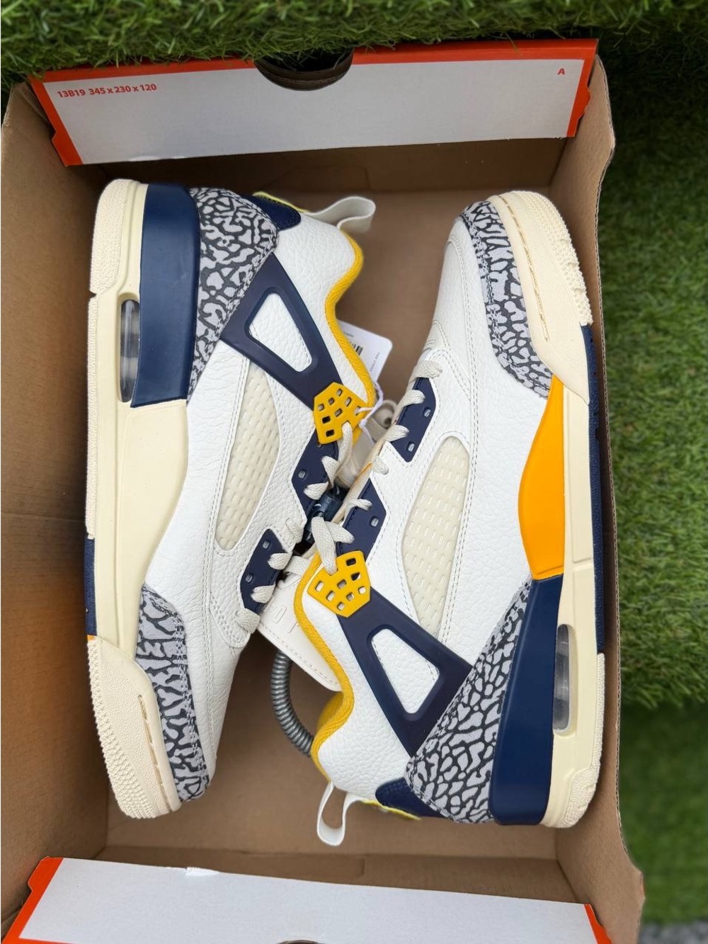 Jordan Spizike Men’s Shoes Low Sample
Michigan Colorway Sample 
FQ1759-111